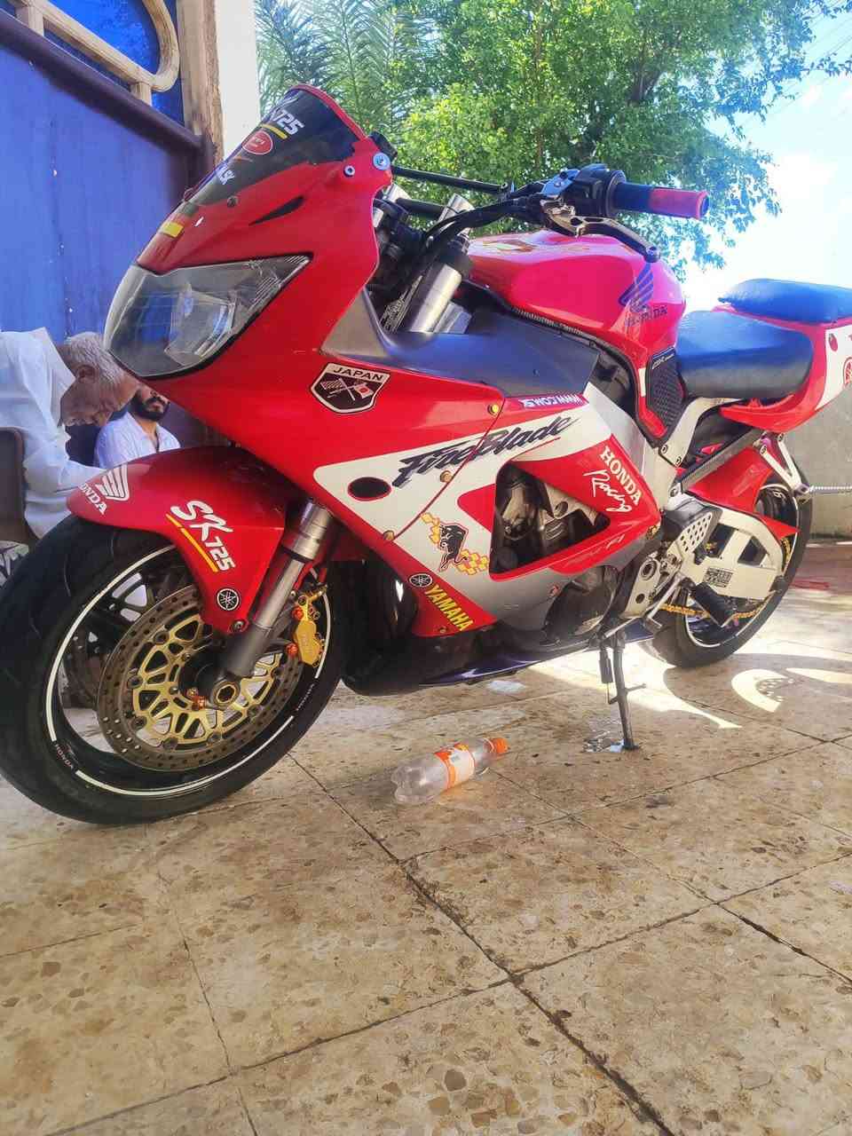سلام عليكم RR929
***********
دراجه كفاله عامه كما موضح بالفيديو اول ثاني ثالث رابع بطناش سعر 20 وبيها مجال بصيط
