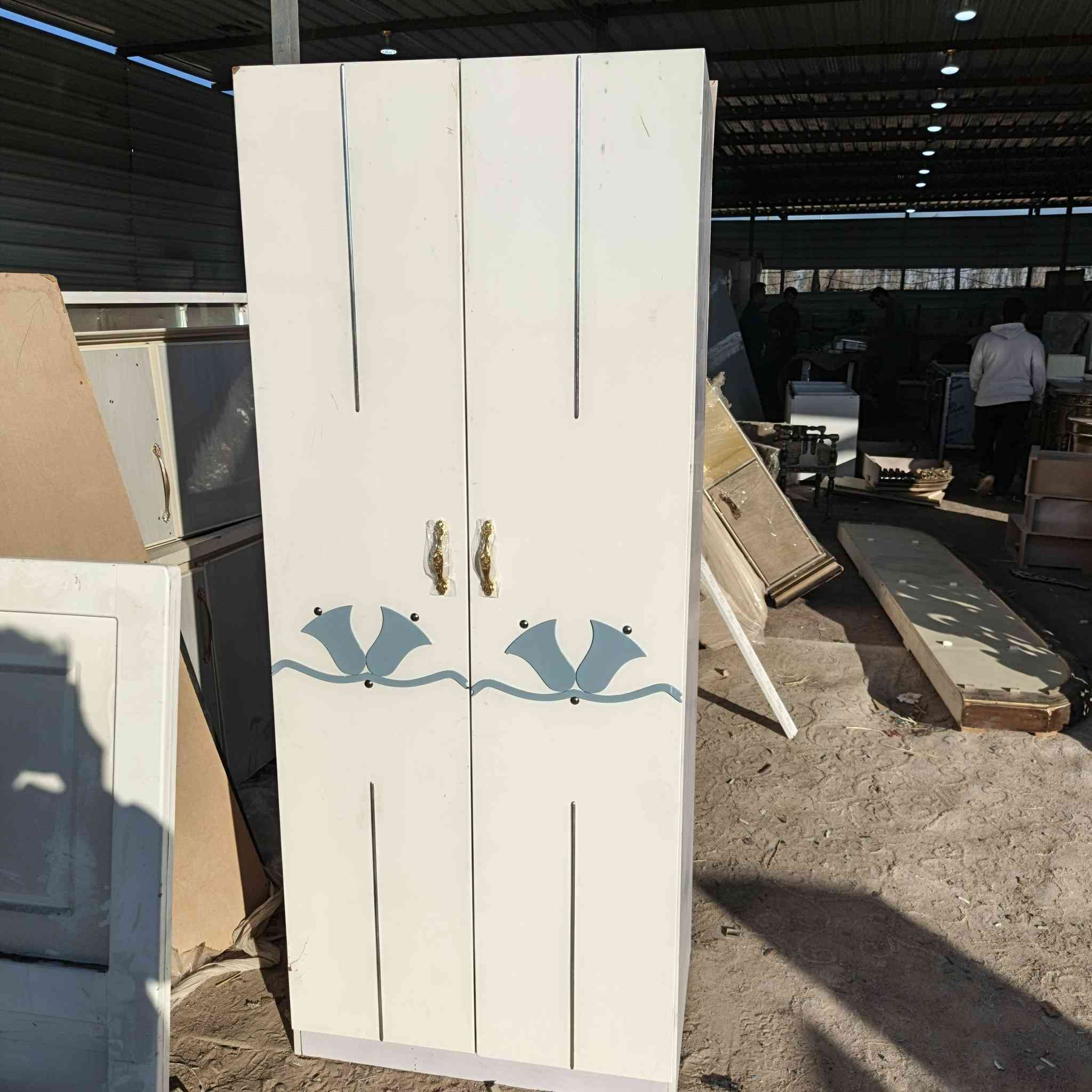 سِلَآمً عٌلَيَکْمً يَتٌوٌفُر کْنِآتٌيَر آبًوٌ طِلَآکْتٌيَنِ کْوٌيَتٌيَ 
قُيَآسِ آلَعٌرض ٨٠وٌ طِوٌلَ ١٩٠ تٌوٌآصّلَ ‏‪***********‬‏
