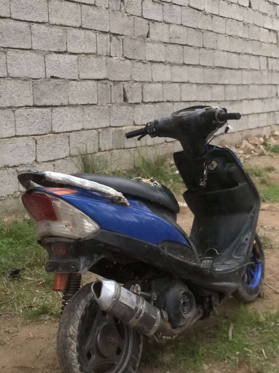 سلام عليكم دراجة ماكس عدلة  بوشة 55 شلعة  فول   لمكان ديالى شهربان السعر 225 وبيها مجال حك الجية الرقم *********** اتصل وتدلل
