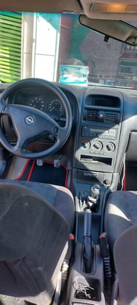 اوبل استرا 2002 للبيع رقم بغداد بأسمي السيارة بلادية لا صبغ ولا ضربة و...