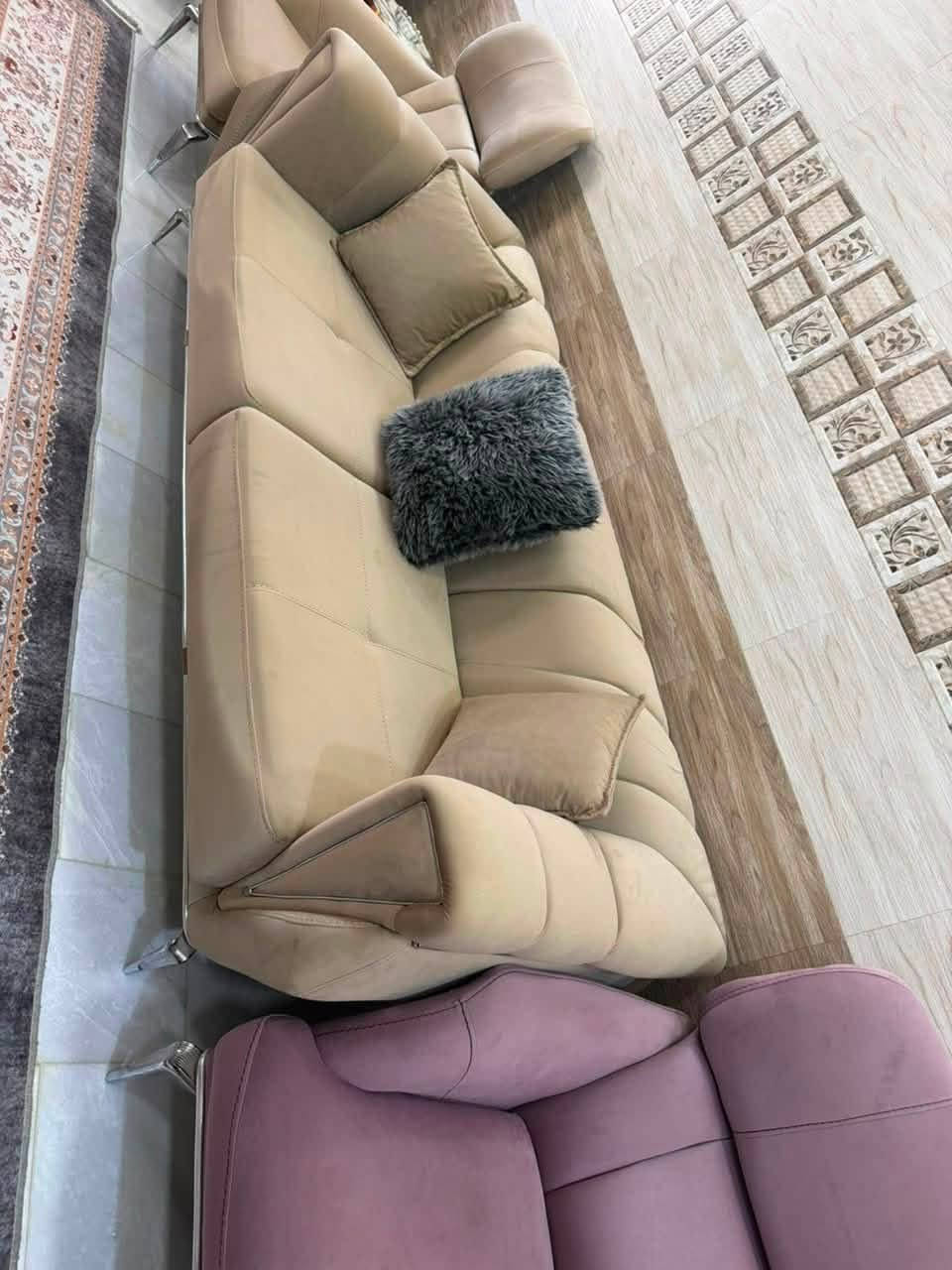 تخم تركي اصلي شغل درجه اولى قنفتين كبار و ٤  كراسي جديد اكرر شغل درجه اولى مو سوكي سعره ١٦٥٠ مكاني كربلاء 
***********
