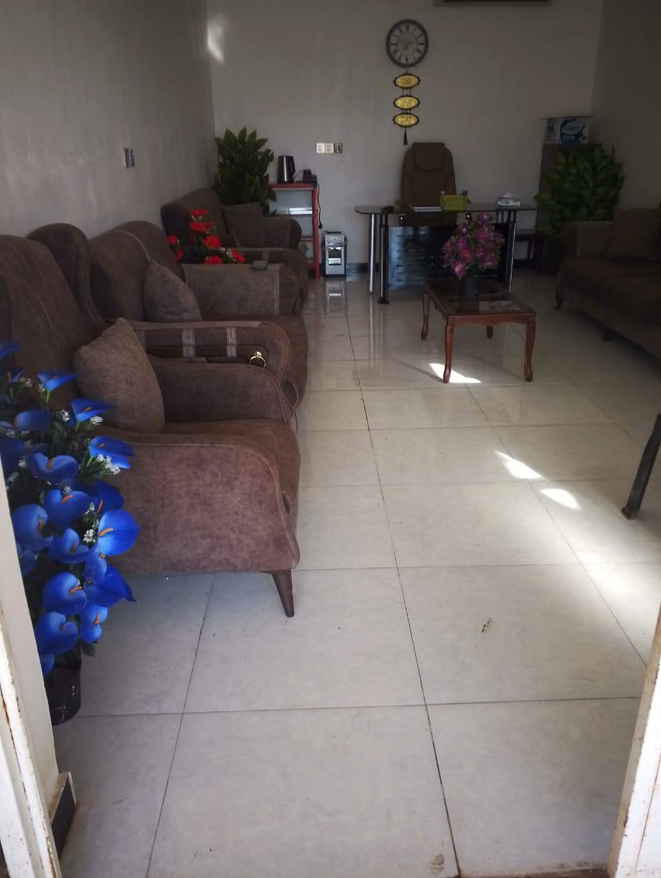 بيت للبيع منطقة الإصلاح على الشارع مقابل المدرسة المساحة 150بيه محل واستقبال وغرفة وصاله كامل مكمل مابيه اي نقص الاتصال على الرقم ***********
