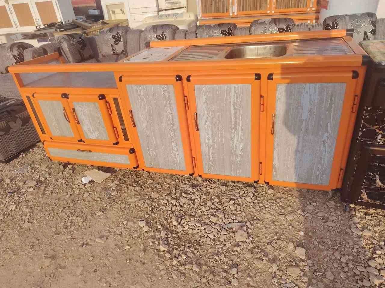 كوانترات للبيع نطيف اخو جديد 
عنوان الشارع سنجار مقابيل تربيه تلعفر مجمع الهابش 
***********
