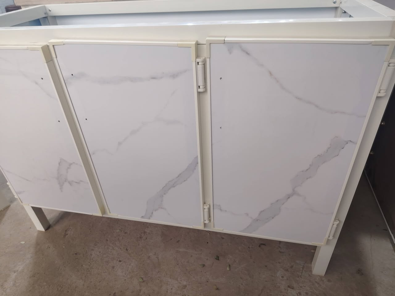 كاونترات كلاري متر ونص بأسعار مناسبة ***********
