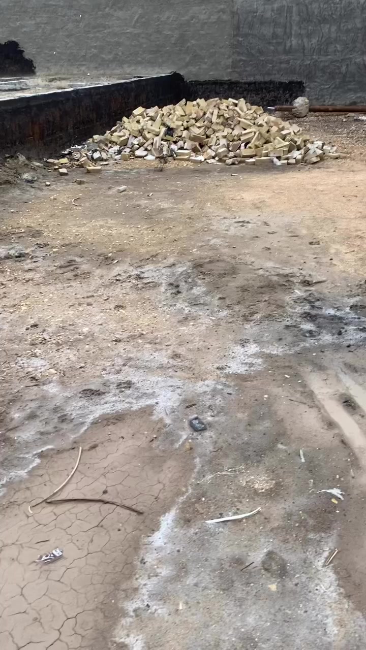 السلام عليكم يوجد لدينا قطعه طابو  زراعي سند25 المساحة 140 متر تبعد عن شارع 100.
70 متر  وجها 12 في 12مكان  مميز جدا  الاستفسار مراجعه مكتب سما الهادي للعقارات الاتصال على ***********
