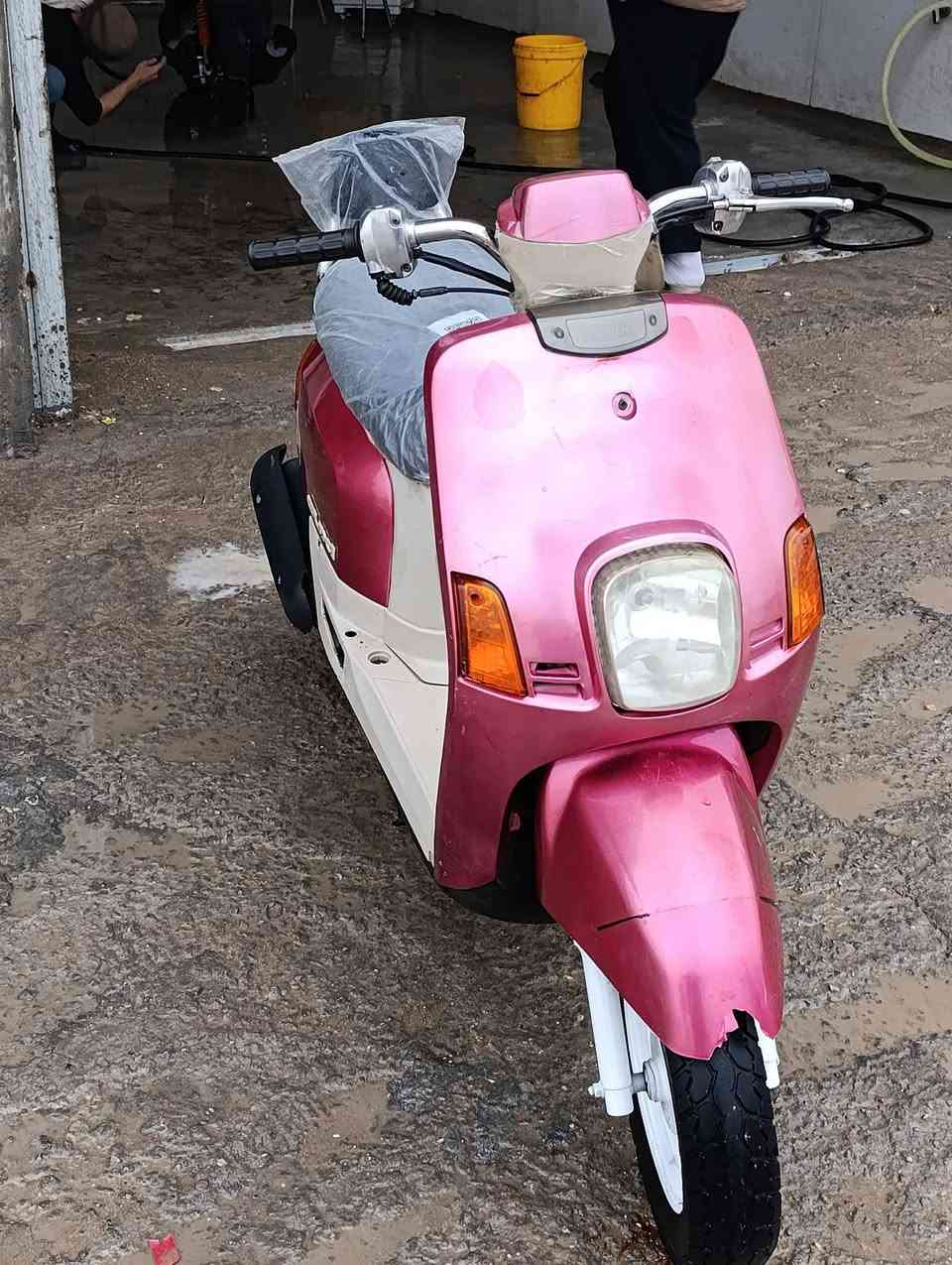 السلام عليكم
ماكس بوليس للبيع مفتوحه ولفات + سلف شغال  كهربائيات كلهه شغاله + كفرات تجاري بس الخارج الدواخل بلاديه السعر 550 
العنوان ناصريه مركز اتصال ***********
