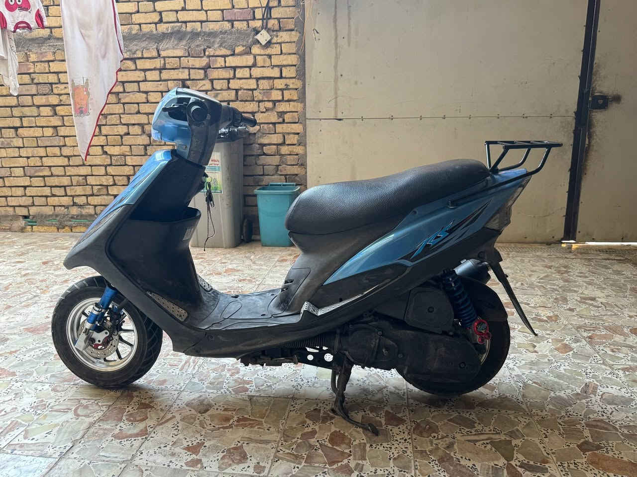 السلام عليكم دراجه ماكس عدله للبيع  الدرجه قبل شهر طالعه من الحاويه. جديده كلش. وكفرات الاصليه. والويل مالته موجودات.   والوصل مال الحاويه. موجود. وتعال اخذه. ال اي مصلح يعجبك. شرط برغي ما مفتوح. وماكو شي بيه ما يشتغل. شرط. والسعر 900 وبيه مجال حك الجيه. وهذه رقمي ***********
