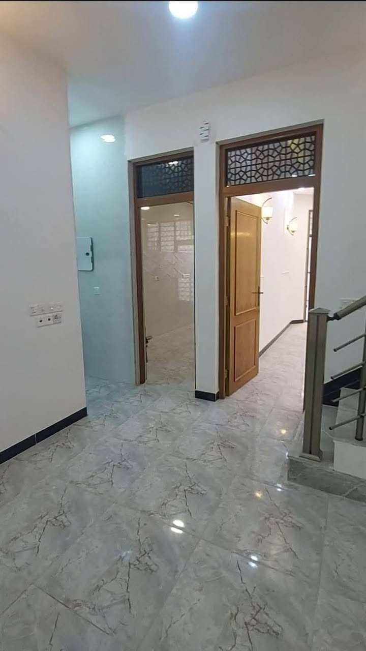 مشتمل البيع حي المعمل العمالية طابقين ٣غرف وصاله ومطبخ ستقبال كراج صحيات المساحه ١٢٥م شارع ١٠م البيت زيرو قبل شهرين طلعت من العماله للستفسار اتصل ***********
