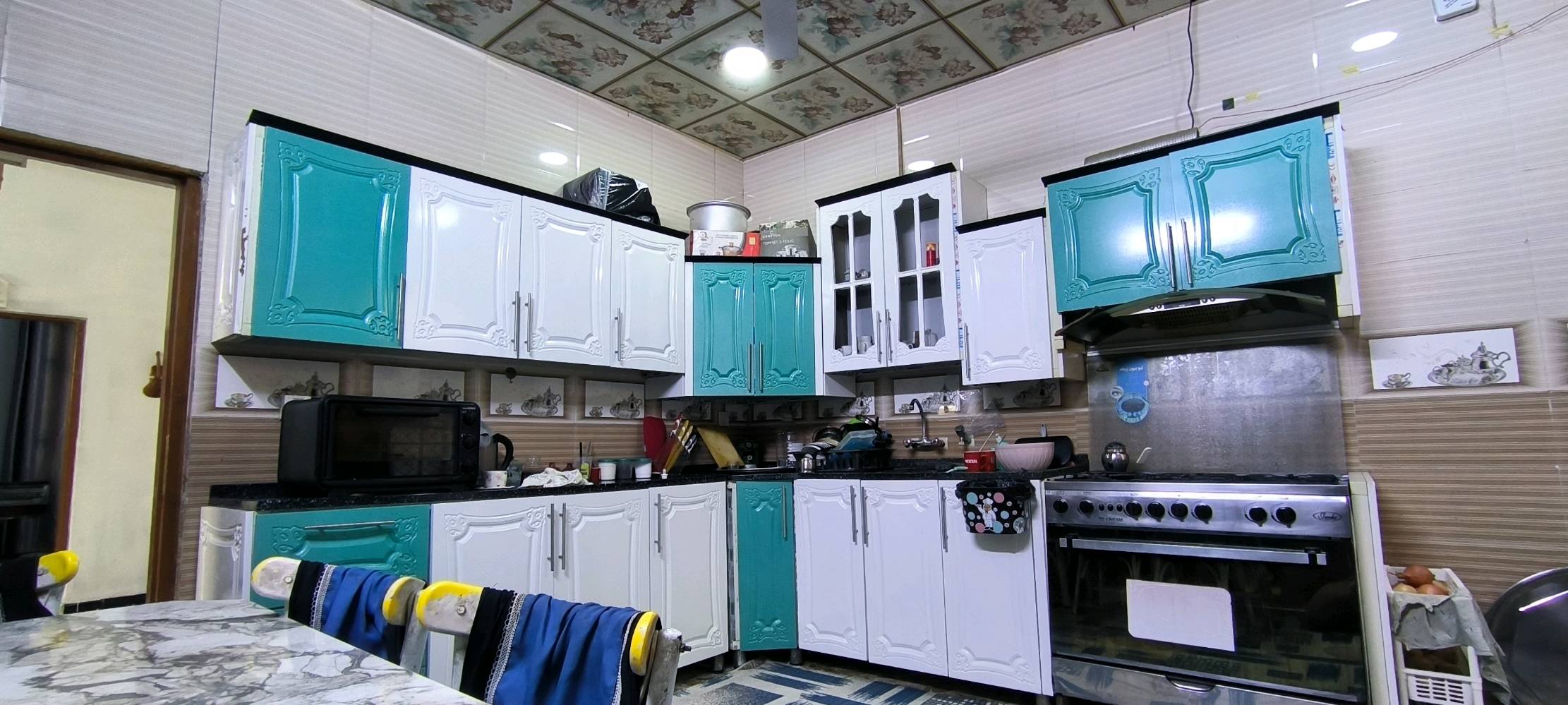 بيت للبيع طابو زراعي سند 25
مع أو بدون الأثاث 

مساحة ٢٨٥ متر (10 × 28،5)
طابق واحد غرفتين نوم وباقي الملحقات
حديقتين وكراج سيارة

السعر 185 مليون بي مجال للشراي 
وين يقع البيت بالضبط؟: 
شارع فندق البارون / قرب عمود 84 
شنو مساحة البناء؟: 
285 منها 120 تحت البناء 
هل يرافق البيع أي أثاث أو تجهيزات؟: 
مع أو بدون الأثاث 
كم عدد الغرف بالبيت؟: 
2
شنو المواصفات الفنية للتكييف والتدفئة؟: 
سبلت عدد 2 / مكيف عدد 1