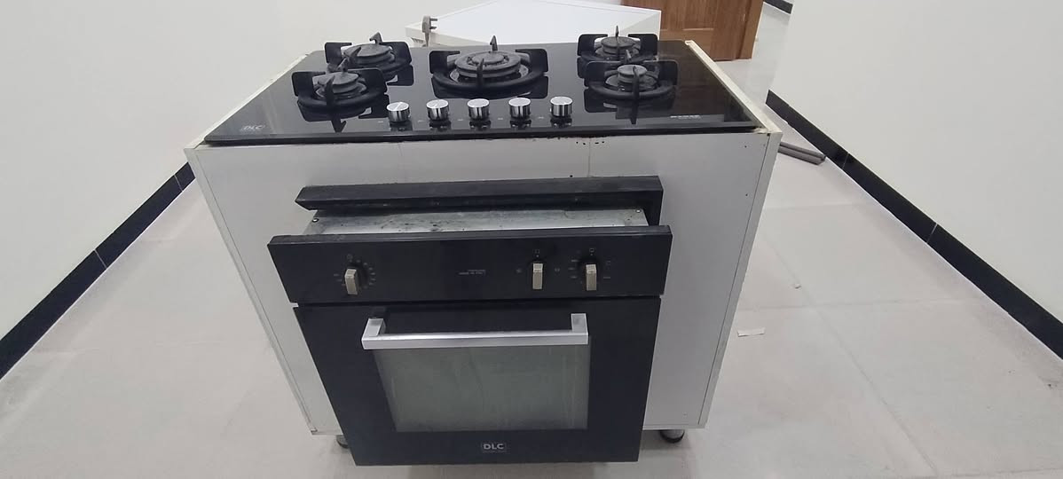 غسالة فول اوتماتك نظيفه جدا وطباخ وفرن للبيع خاجية***********
