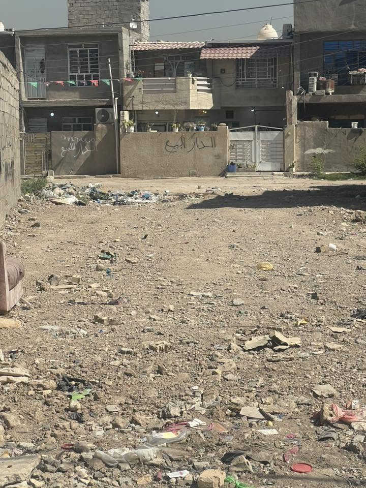 قطعة ارض 100م  شارع الكهرباء قرب اسواق السلام مي مجاي كهرباء.. ***********
