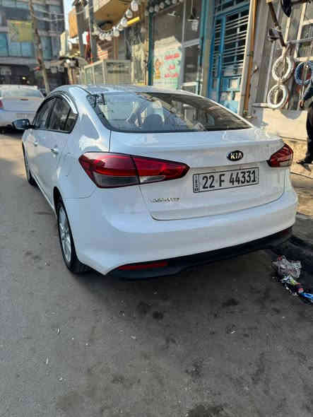 السلام عليكم كيا سيراتو 2018 خليجي للبيع ماشيه 136 km يعني 85 ميل رقم اربيل باسمي تحويل ثاني يوم 
المواصفات 
محرك 1600 دوش
كير atm 
مري شفط وكهرباء 
اشاير مري
تبريد ثلج وتدفئه
5 ويل كب 
الضرر طخه خلفيه وأمامه موضح بالسونار بيها تبديل بنيد وصبغ جاملغ أمامي ونص باب وشبر بالتكمه ناشر السونار السعر 125 وبيها مجال عنوان بغداد الكريعات للاستفسار الاتصال على الرقم ***********
