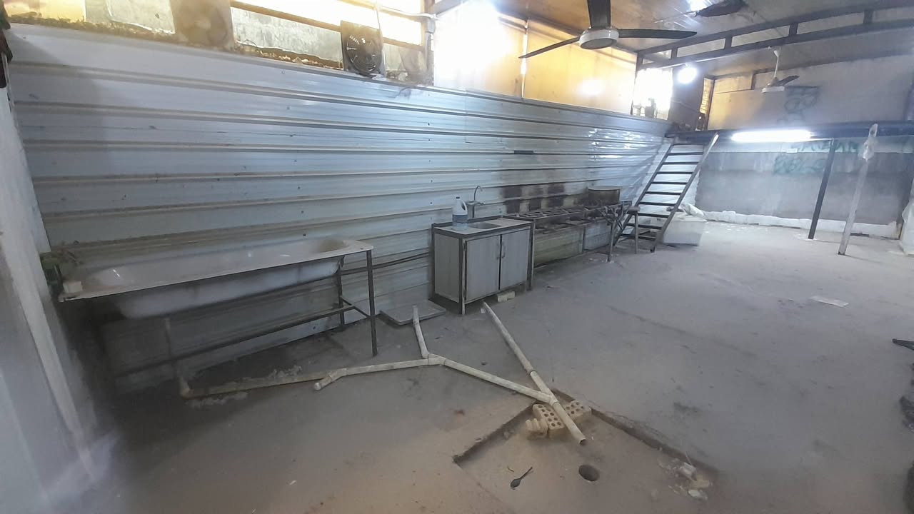 الأدوات مطبخ مستخدمة مال مطعم  للبيع 
المكان بغداد الجادرية 
***********
