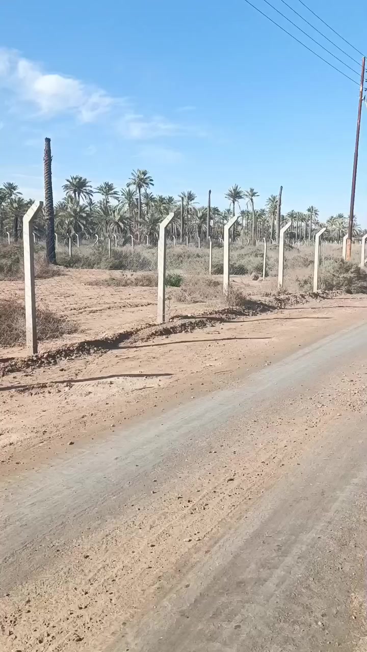 دونم للبيع الواجهة 50م والنزال50 م في الجلاعطه قرب مخازن ليث العبيدي تبعد عن الجزيرة السياحيه 8 دقائق تصلح مزرعه - سكن - مخازن - مشتل يوجد ماء خابط وماء اساله وكهرباء عرض الشارع 12 م 
للأستفسار *********** - ***********
