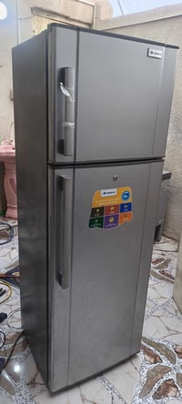 للبيع شغاله ونضيفه السعر 150 فريزر خارجي وليس داخلي للاستفسار077056725...