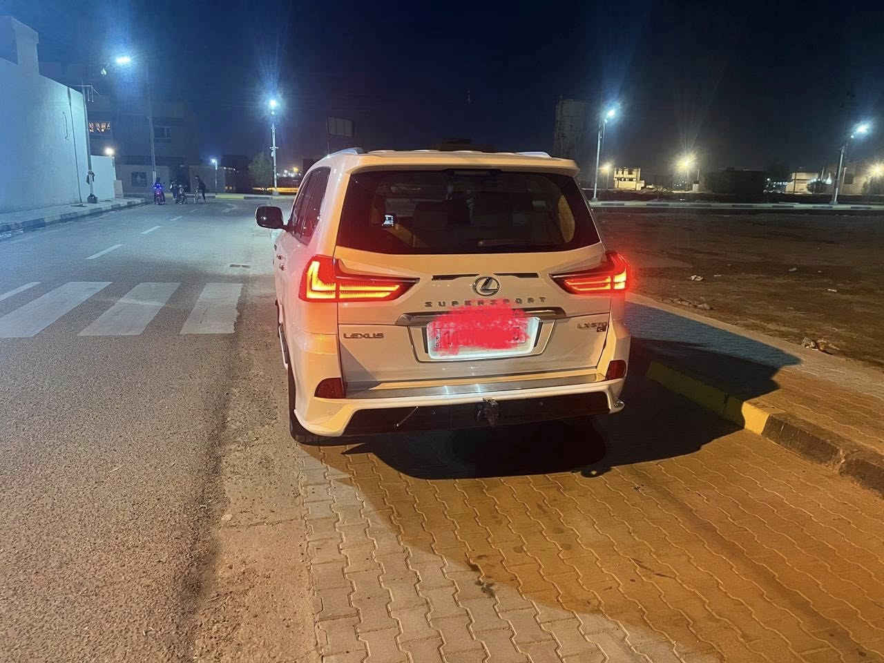 لكزز للبيع واحد ع واحد
يعني فول مواصفات 2016 
رقم بغداد 
مكاني بصره 
***********
ما موجود ع الفيس يرجى الاتصال
