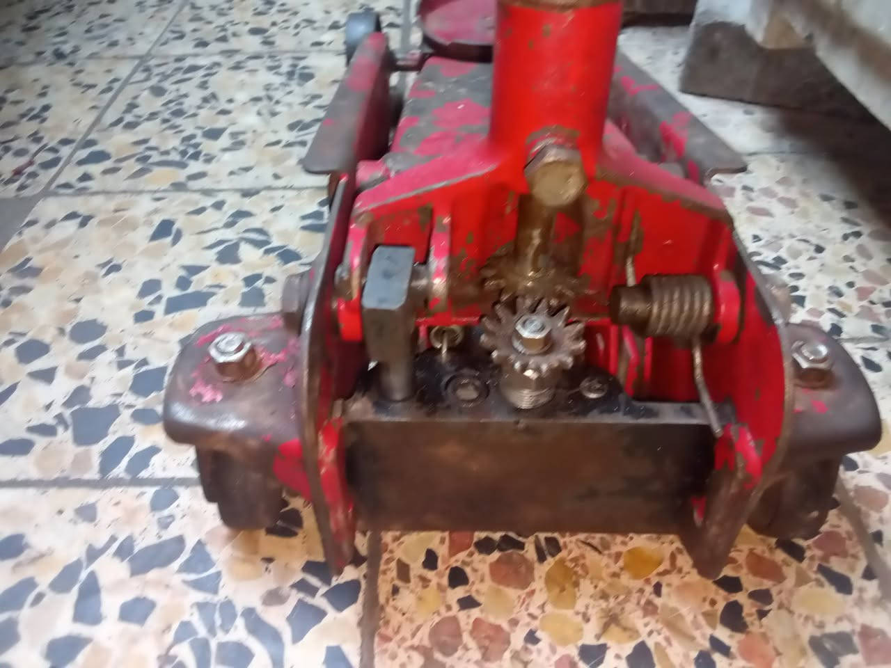 ⭕ يوجد توصيل لكافه المحافظات
جك 3 طن شغال وعل الفحص قديم باب اول اصلي السعر 80 الف المكان بغداد ***********
