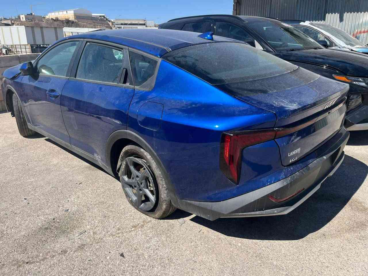 سلام عليكم K4 موديل 2025 البيع حالين بل حره سياره  السعر 82 بدون كمرك واصله ل بغداد 112قفل رقم الهاتف ***********
