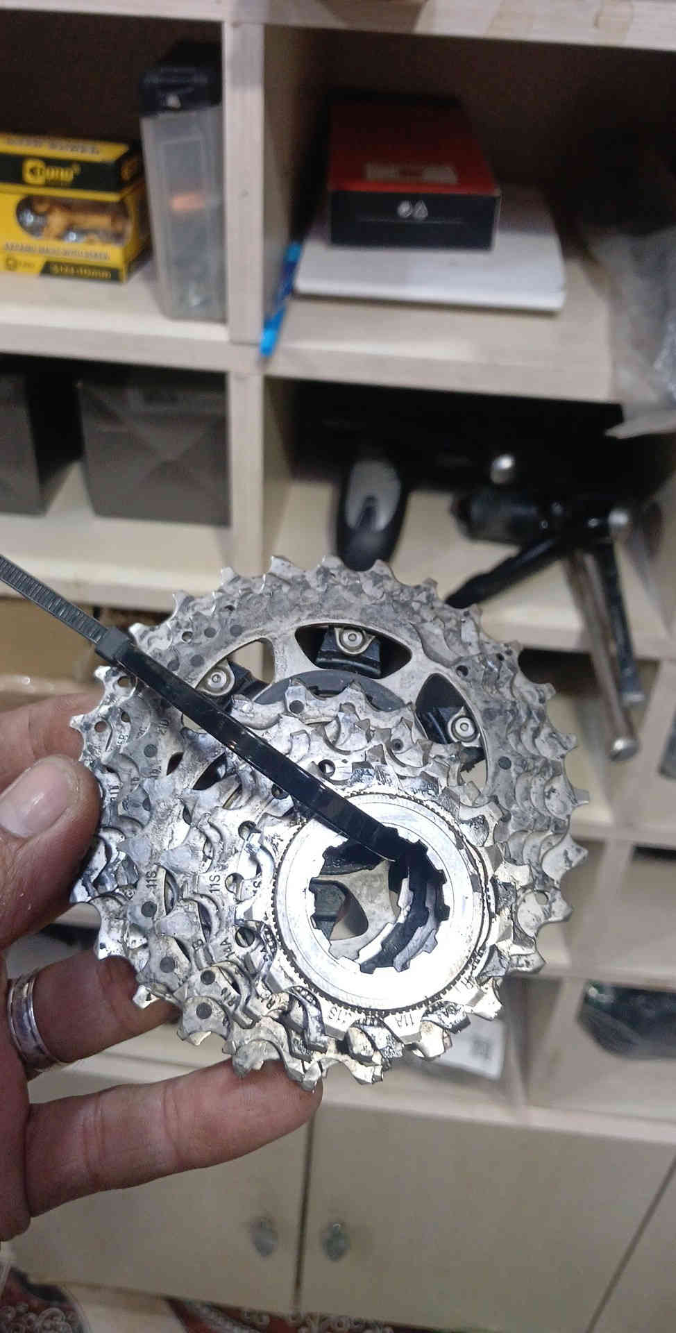 السلام عليكم كابتن 
متوفر سيت كروب شيمانو {105} {5800}
مجمع{52×36}[ضراع 172]
بدلات{11×2} 
كباتن السيت مستخدم نظافة 75%
السعر المطلوب{325الف}
العنوان البصره الجمهورية شارع المكاتب 
***********
***********
تحياتي للجميع أخوكم محمد المنصوري
