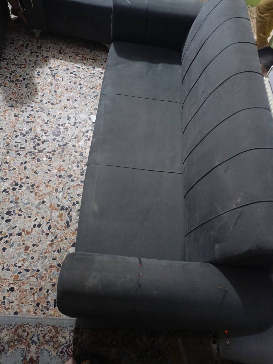 اربع مقاعد تخم نضيف ضرر بس الي موجود بتصوير السعر 100 قفل رقم الهاتف ***********
