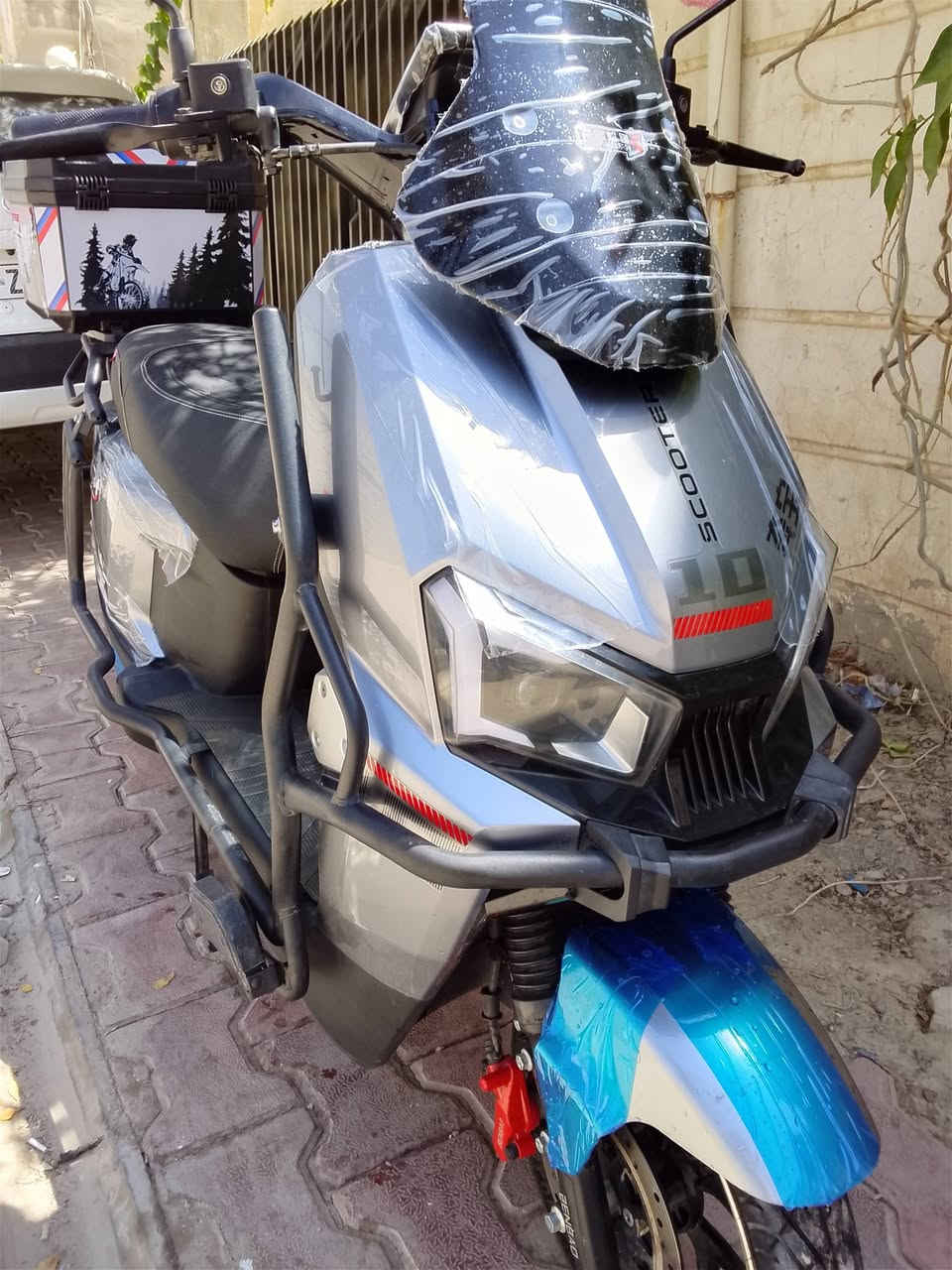 سلام عليكم دراجه صاعقه للبيع
ملف ٢٠٠٠ بطاريات ٦ كبار مسطره 
مستخدمه ٤ اشهر السعر 900 وبيه مجال قليل مكاني بغداد الدوره ***********

