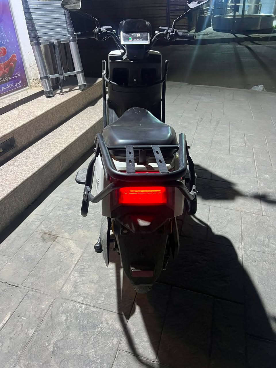 دراجه شحن للبيع عنوان زيونه قرب ساحه ميسلون السعر 750  للاتصال ***********
