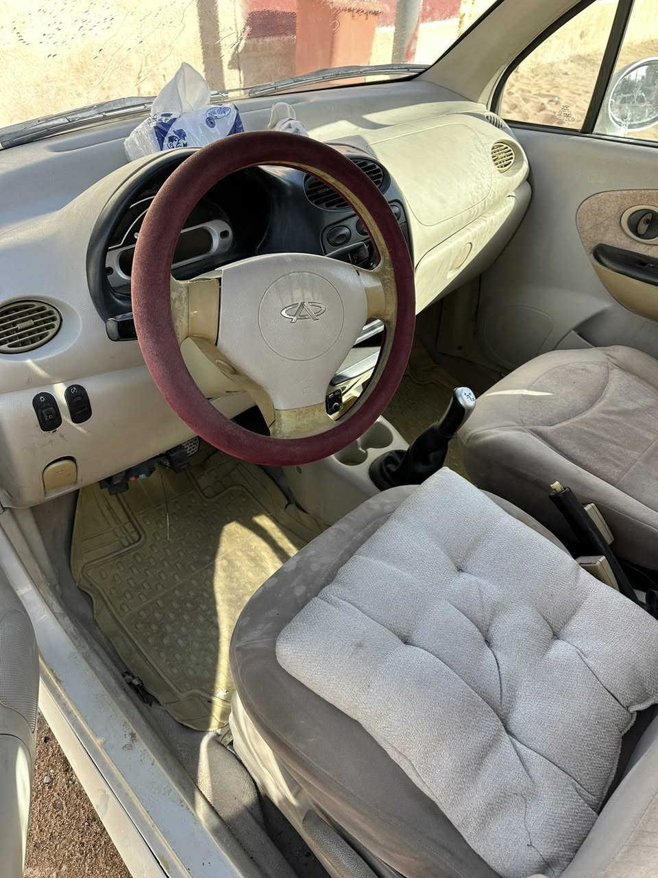 كيو كيو 2013 رقم انكليزي ل 2030 تنتهي سنويتها كير جديد ومحرك تمام والبدي ماشي وضعه تبريد يشتغل تايرات جدد كير اوتوماتيك
السعر 27 وبيها مجال 
***********
