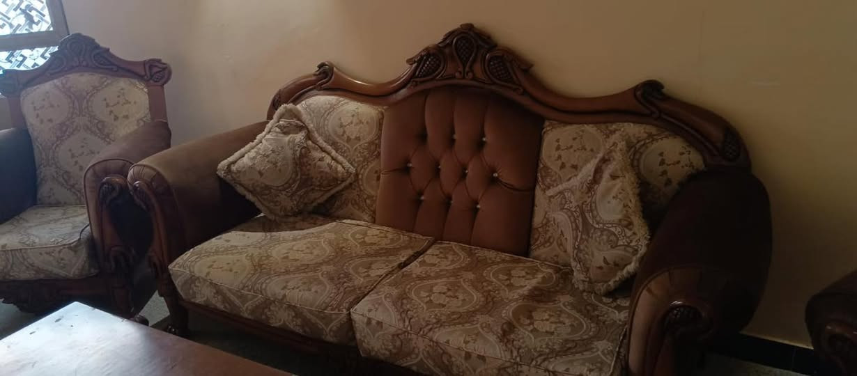 للبيع تخم قنفات كلاسيكي ديوان بصلاح الدين, طقم كامل ويا طاولات 9 قطع، المتانة عالية  خشب الزان الأصلي، التخم بحالة جيده وشبه جديد، (السعر 750 قفل والنقل على الاخ المشتري) رقم: 
787 258 4837


**إذا كنت صاحب هذا الإعلان وتريد حذفه لأي سبب، رجاءا أرسل رسالة إلى الدعم الفني**