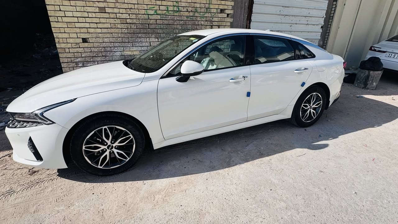 K5خليجي موديل 23ماشيه 63 الف كيلو كفاله ماعدا رصعه باب سايق نص فول السعر205 بيها مجال الاتصال *********** بيه ويت ساب 
او*********** مكان سياره بصره
