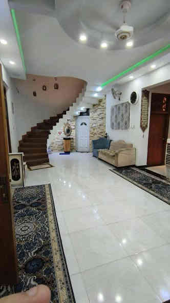 🏡 دار سكن طابو زراعي – سند 25 – للبيع في حي الجامعة
📍 المساحة: 300 متر

فرصة مميزة لشراء بيت واسع وبناء عصري جديد، يقع في حي الجامعة خلف مركز الشرطة، ويبعد فقط 30 متر عن الشارع الرئيسي.

🔹 مواصفات الدار:

استقبال واسع

صالة كبيرة راقية

غرفتان نوم

مطبخ كبير مع كيلدور

درج دور

طارمة أمامية

كراج

حديقة ومناور

الأرضية بورسلين درجة أولى

البناء كونكريت مسلح

السقوف جبسمبورد حديث

البيت نظيف جداً ومتعوب عليه

سنة البناء: 2023 – 2024

📍 العنوان: حي الجامعة – خلف مركز الشرطة – يبعد 30 متر عن الشارع الرئيسي

🏢  مكتب علاء الخالدي للعقار
📍 عنوان المكتب: الديوانية – حي الفرات – شارع الصب – قرب صيدلية النيزك
📞 للاستفسار الاتصال: ***********
