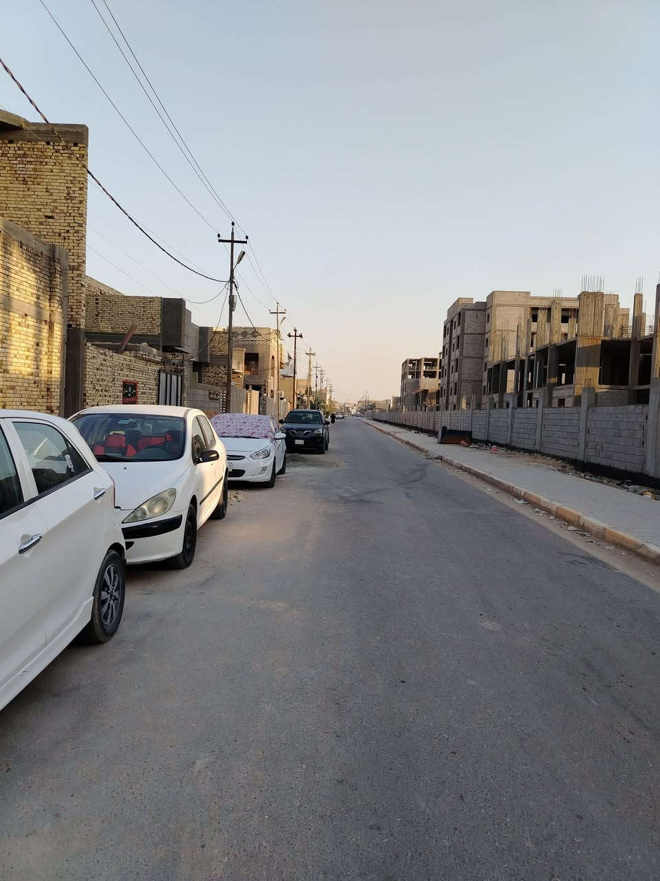 ✅دار البيع طابو صرف المساحة 200 /🏠
✅طابق ونص /
✅كونكريت مسلح بناء حديث 2023 /✨
✅العنوان حي الحضارة شارع العمارات/🏢
✅السكنيه/ الجديدة /🏢
✅الواجهة 10 النزال 20/
✅يحتوي البيت على /⭕
✅كراج سياره كبير /🚗
✅استقبال كبيره /⭕
✅صاله مطبخ /♨️
✅غرفه نوم عدد 2 / وحده جوه وحده فوك /
✅صحيات داخليه وخارجيه /🛁
✅مناور / درج دور تصميم حديث /✨
✅الارضية مرمر /✨

✅مراجعة مكتب قصر الباشا للعقار /🚩

✅العنوان المكتب شارع أسواق طيبه /🚩
مجاور أسواق دجله /🪙

✅الاتصال على الرقم *********** /📞 وتفاصيل /☎️
-----------------------------------------------------------
