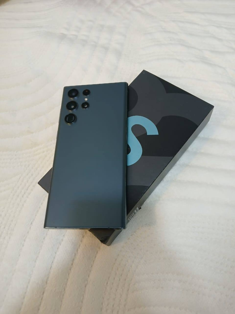 السلام عليكم 

1 الترا s22 
2 جهاززز نضيف كلش 
3 ذاكره 256 
4 وتر بروف 
5 خطين 
6 شرق اوسط 
7 كامل ملحقات معه كفرين هديه 
8 جهاز يوجد معه قلم 
9 لون زيتوني 
10 سماعات ثنين  
رقم الهاتف *********** 
سعر 600 وبي مجال
