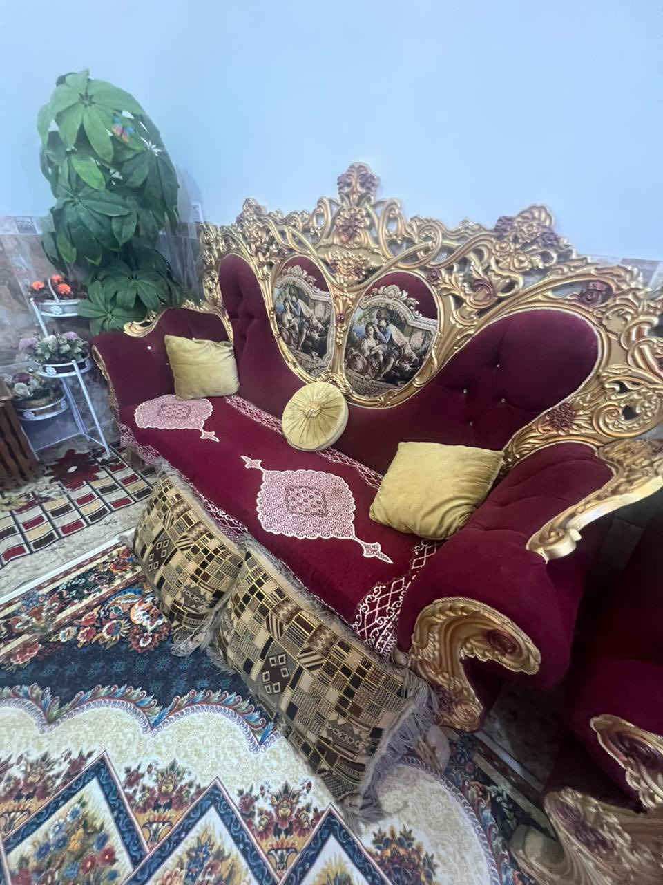 تخم ونص للبيع
السلام عليكم تخم ونص احمر وذهبي نوع ملكي للبيع كبير الحجم 
المكان بغداد الشعله
‭0783 495 9420‬
