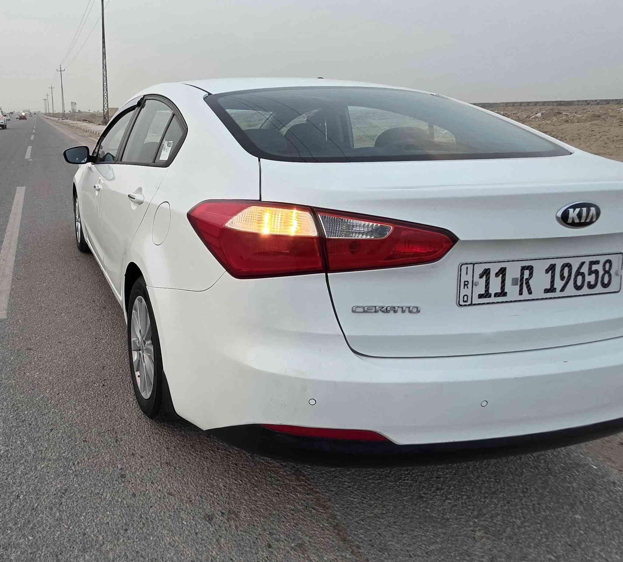 سيراتو 2014 خليجي رقم بغداد بسمي  مكينه 2000  فتحه وتحكم ستيرن جهتين تخم تاير جديد
بيها صبغ نص الجاملغ الايسر وربع البنيد بدون دواخل 
مكان السياره النجف 
السعر 125 
***********
