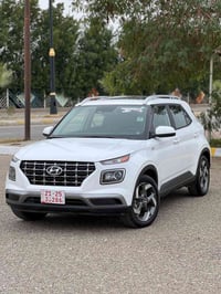 HYUNDAI   VENUE   SEL موديل. 2024 لون ابيض  ماشي 20  ميل  رقم كاتي يتر...
