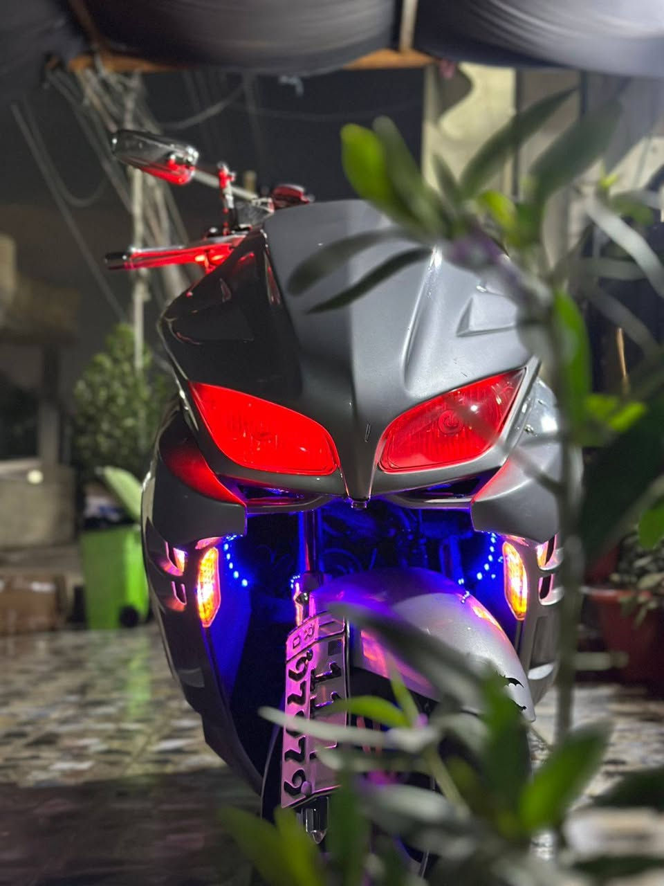 0.8 للبيع 3مليون نضيفة اكفلك مكينة بيهة بس قايش تعبان فقط قفل العنوان بغداد الغزالية شارع الضغط ***********
