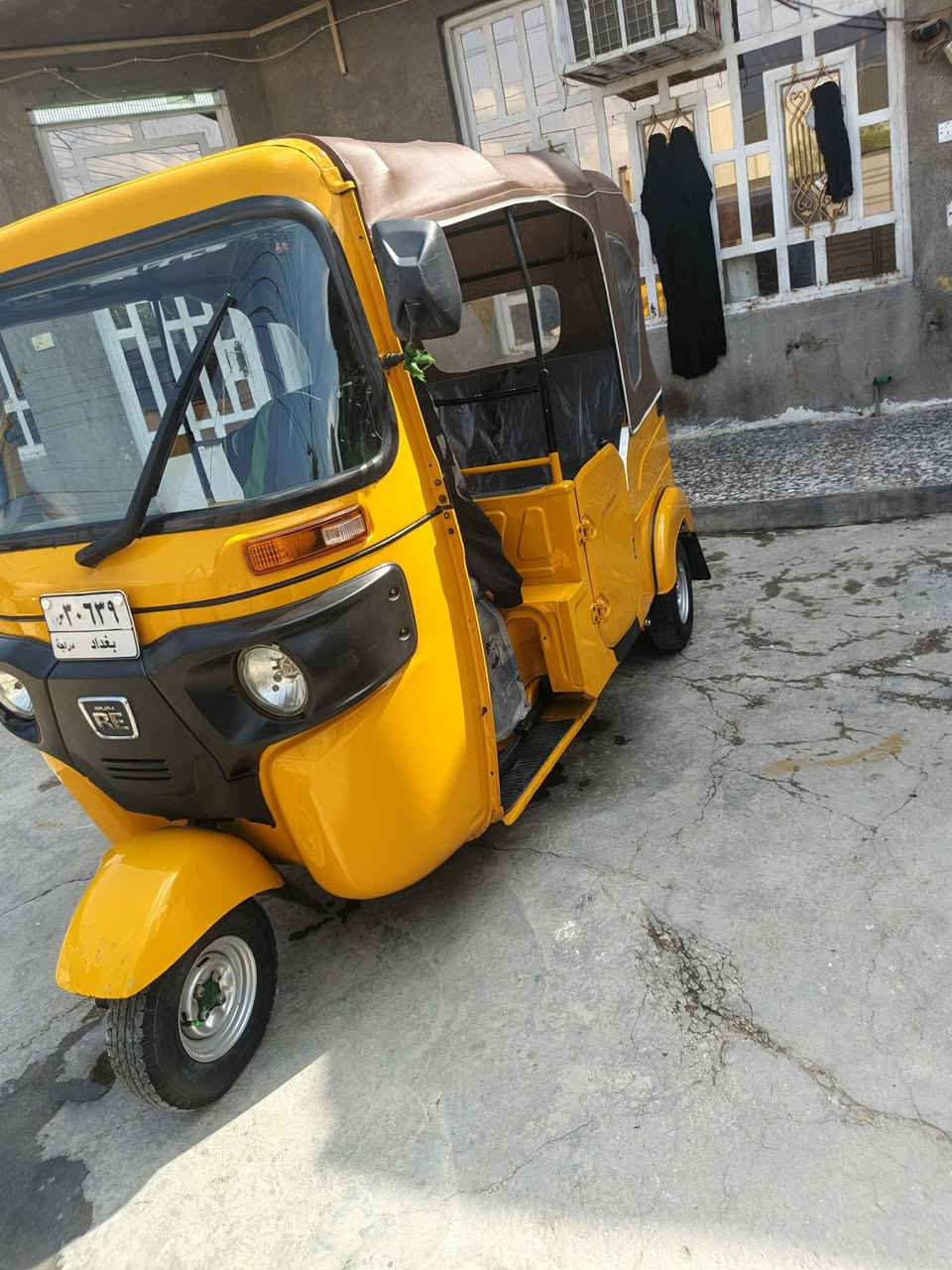 سلام عليكم تكتك البيع
مديل ٢٢ شهر ١١ رقم وسنويه بغداد
مكفوله ماعده دوسات مكينه مامفتوحه
التكتك جديده وكامله للخير بدون نقص
كبل الشارع السعر ١٠ ملون بيهة مجال قليل 
مكان بغداد حي النصر *********** وتساب موجود
التكتك جديده الي ماتعجبه ليخابر
