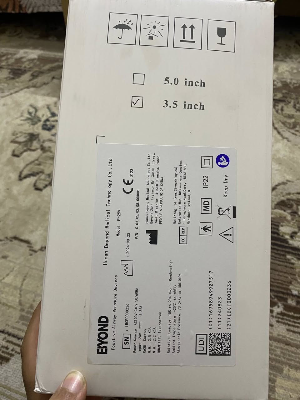 � للبيع: جهاز تنفّس CPAP أصلي – ResFree Model 25F 🔷

📌 الوصف:
جهاز تنفّس CPAP / Auto CPAP أصلي من ماركة ResFree، موديل 25F، يُستخدم لعلاج توقف التنفّس أثناء النوم (Sleep Apnea)، نقص الأوكسجين، الشخير الشديد، ومشاكل التنفّس أثناء النوم.
الجهاز مو جهاز بخار، وإنما جهاز تنفّس علاجي متقدم.

📌 يفيد بشكل خاص:
✔ مرضى مشاكل القلب
✔ مرضى نقص الأوكسجين
✔ مرضى ضيق النفس ومشاكل الرئة
✔ حالات الشخير الشديد
✔ الأشخاص اللي يعانون من توقف النفس أثناء النوم
✔ يساعد على تحسين التنفّس وتقليل الجهد على القلب أثناء النوم
✔ يحسّن جودة النوم ويقلل التعب والخمول

📌 مميزات الجهاز:
✔ جهاز أصلي وحديث
✔ شاشة عرض رقمية واضحة
✔ يعمل بنظام ضغط هواء ثابت / أوتوماتيكي
✔ يساعد على فتح مجرى التنفّس أثناء النوم
✔ يقلل الشخير ويحسّن جودة النوم
✔ مناسب للاستخدام المنزلي
✔ هادئ جدًا أثناء التشغيل
✔ سهل الإعداد والاستخدام
✔ مناسب للرجال والنساء

📌 الملحقات:
✔ الشنطة الأصلية
✔ الخرطوم الأصلي
✔ جميع القطع الأساسية موجودة
✔ جهاز نظيف ومرتب

📌 الحالة:
مستعمل استعمال خفيف – نظيف جدًا – شغال 100% بدون أي مشاكل

💰 السعر: 800 الف دينار (قابل للتفاوض المعقول)

📍 الموقع(بغداد)
 📞,هاتف (***********)
