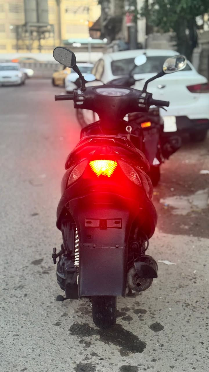 السلام عليكم 

دراجه ياماها ماكس 140 للبيع 

الدراجه نكره سلف أخت الجديده 
الدراجه لايت زنون 
كهربائياتها كله شغاله 
الدراجه نظيفه بعمنى الكلمه  
بانزين كله محسن 
كل شهر ابدل دهن امزويل 

السعر 475 بي مجال شي بسيط 

للاستفسار /***********
