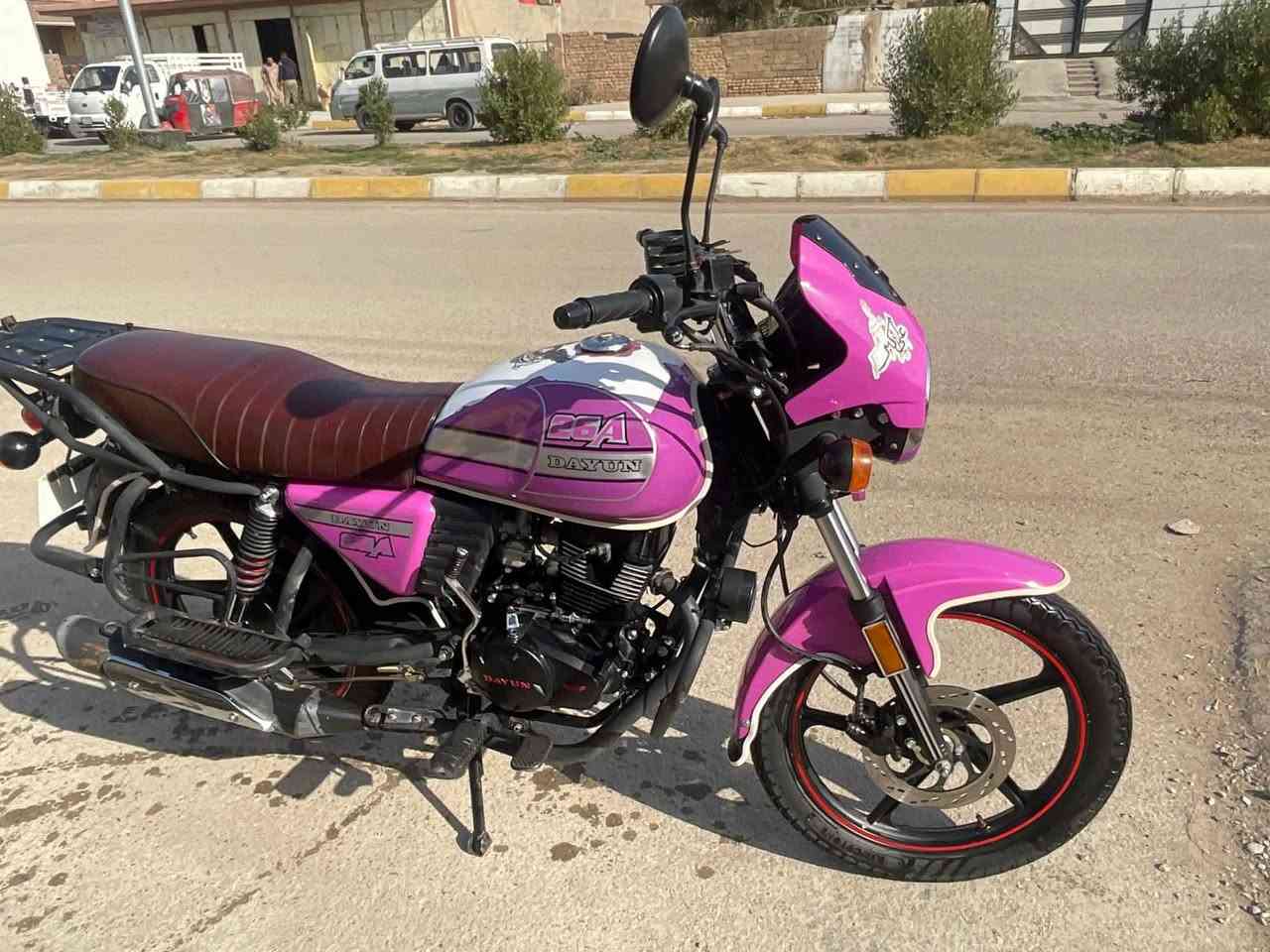 السلام عليكم دراجه ديوان موديل 23 طالعه ب24 دراجه كلش حلوه ونضيفه مكينه 200 أوراق اصولي شرط ترقيم المكان ديالى شهربان / السعر :مليون و800  تجي وتأمر أمر 
هـ //‭0773 757 5171‬
