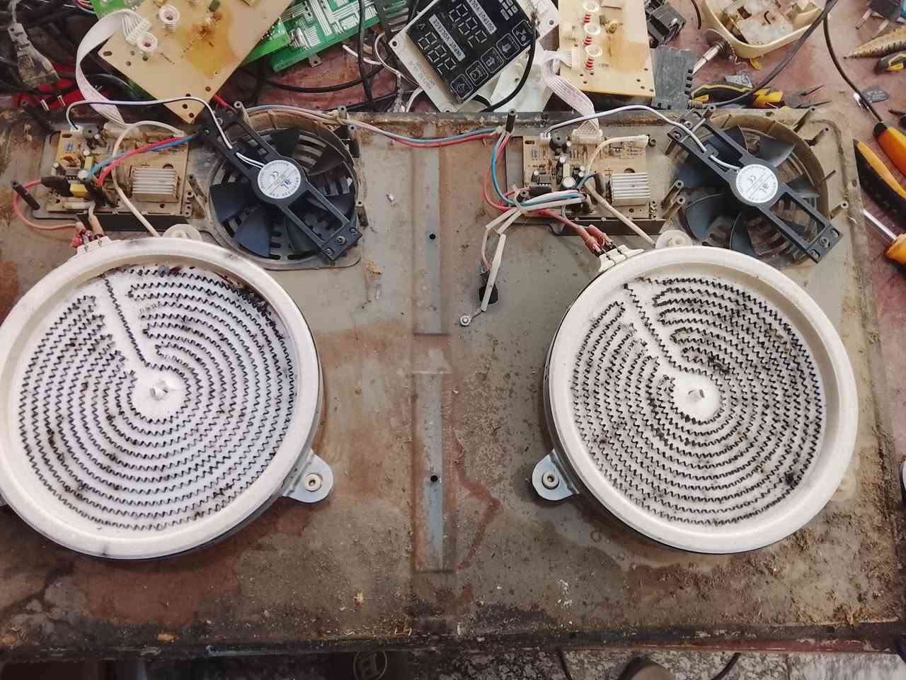 صيانه جميع الاجهزه الكهربائيه
تبديل فانات+ جام عيون طباخ ليزري
الصوب الصغير /قرب المنتزه 
*********** اتصال
***********واتساب
