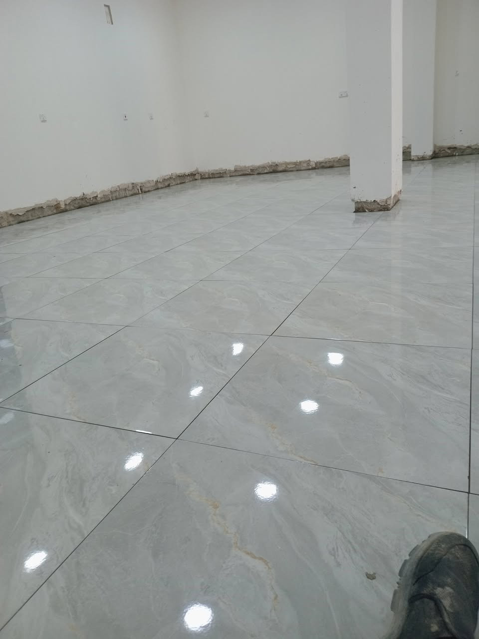 السلام عليكم متاح خلف سيراميك*********** مرمكاشي بسعر مناسب درجه اولى
