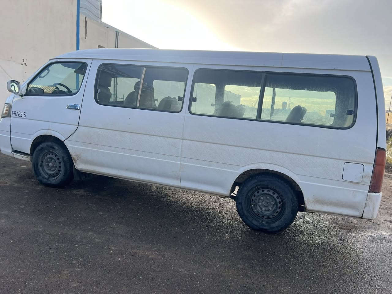 سلام عليكم جنبي فتون موديل 2014 مكفوله كفاله عامه سعر 80 وبيها مجال تواصل ع رقم ***********
