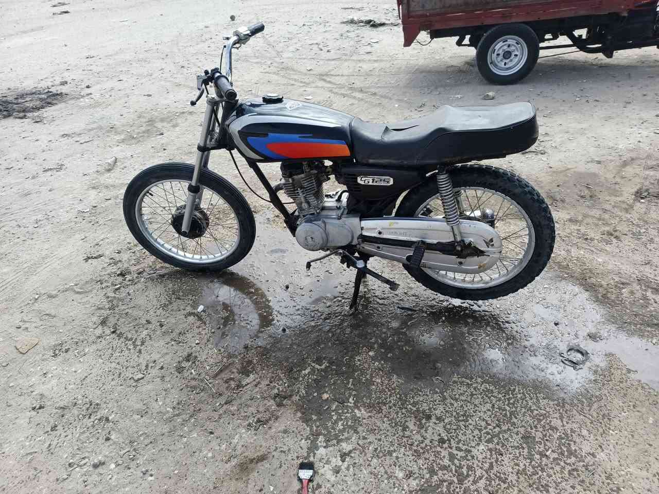 سلام عليكم دراجه مديل 23 مكينه MKZ  مكان دوانيه الحمزه الشرقي  سعر خاص 
***********
