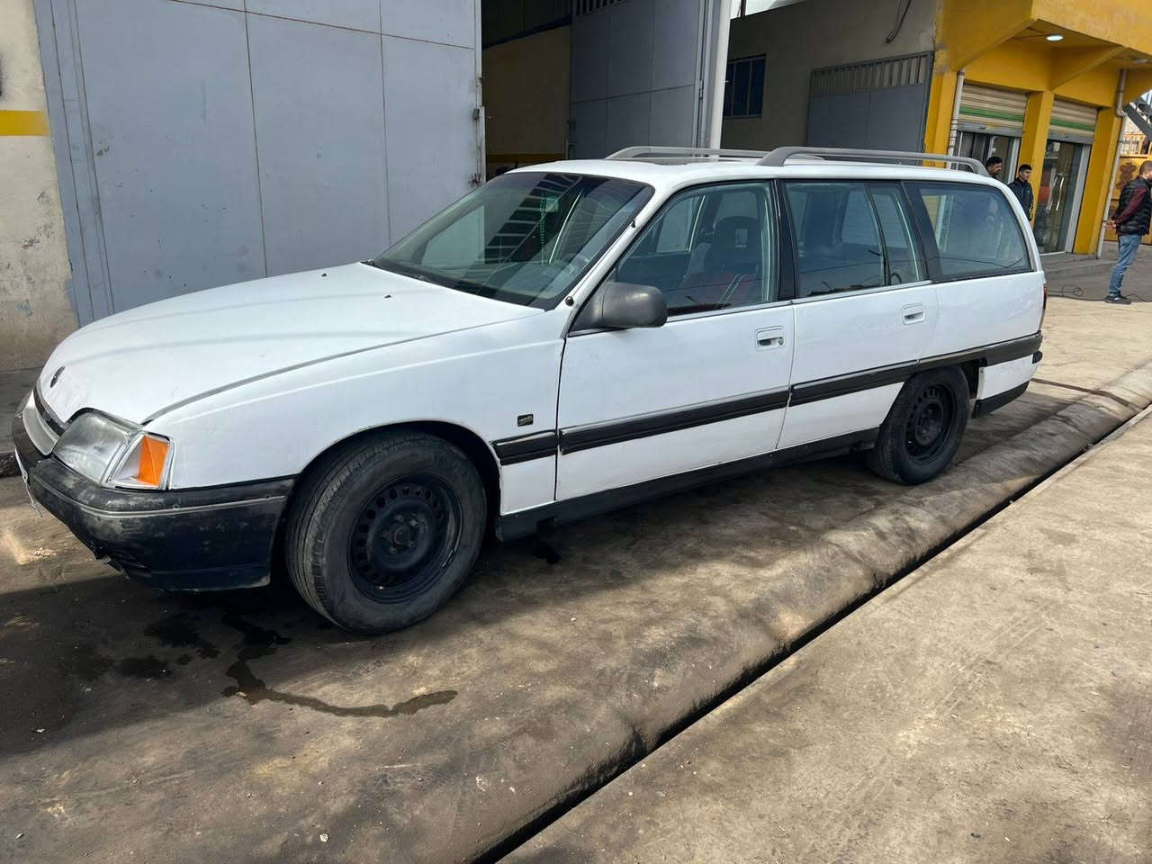 اسلام اعليكم سياره اوميكه البيع اتماتيك بلشرط لا كصه  بلشرط محرك كير شاصي مشروع وطني دفتر  بانزين بيه تحويل ثاني يوم استفسار عل رقم ***********
