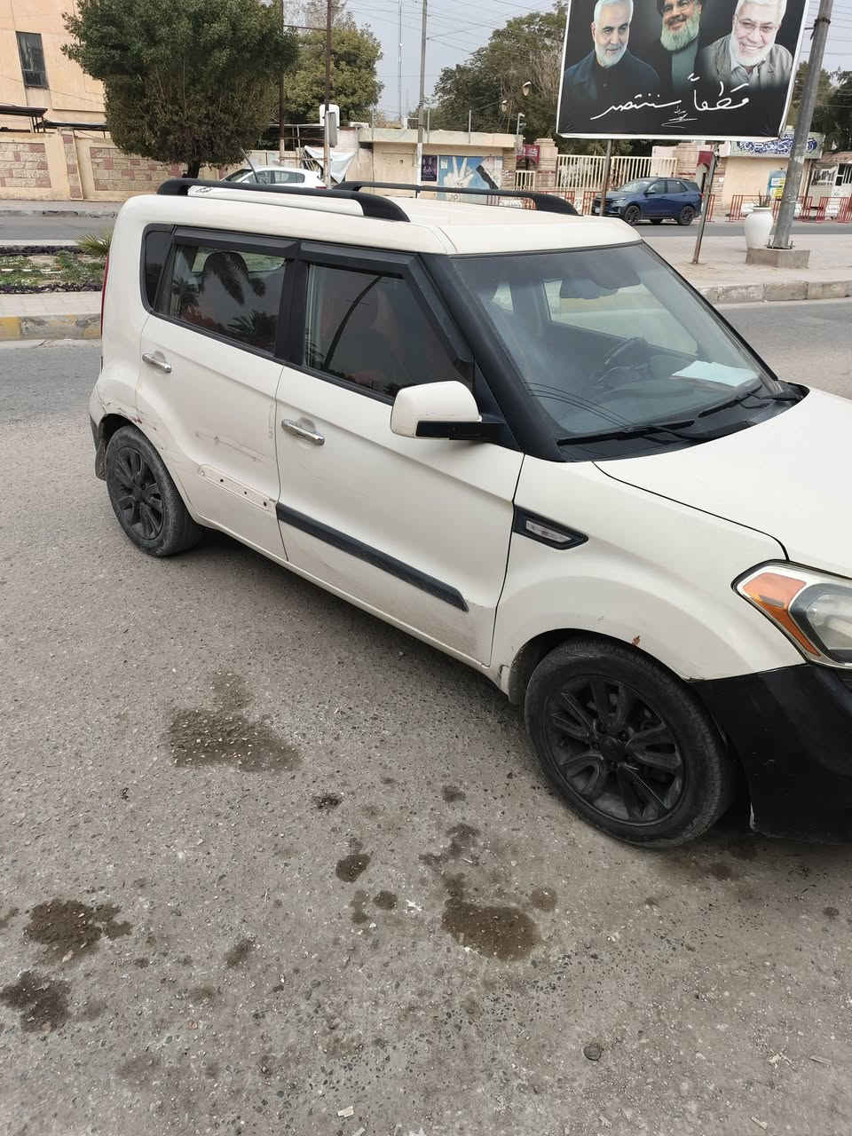للبيع كيا سول Kia Soul موديل 2013
معروض للبيع كيا سول 2013 بنظافة عالية، سيارة عملية واقتصادية ومطلوبة بالسوق، :
المواصفات:
+محرك 1600 GDI اقتصادي وقوي
+ماشيه 39 الف
+گير أوتوماتيك / تبديل ناعم بدون مشاكل
+تشغيل من خلال المفتاح
+كاميرا خلفية 
+تحكم ستيرن كروز كونترول
+ستائر هواية (Airbags)
+مانع انزلاق ABS
+تبريد ثلج
+سنترلوك
+تحكم دريكسيون
+AUX / USB
+جناح خلفي
+رنجات 16
+بصمة أبواب 
مميزات السيارة:
اقتصادية جداً بالبنزين
هيچباك واسعة ومناسبة للعائلة
صيانة رخيصة وقطع متوفرة
كيا سول معروفة بالتحمل والقوة
حالة السيارة:
بدون أي مشاكل ميكانيك
تايرات جيدة
فحص شامل موجود عند الطلب
السعر: (88) 
الموقع: (كربلاء - جامعة السبطين)
للاستفسار والتواصل ***********.
