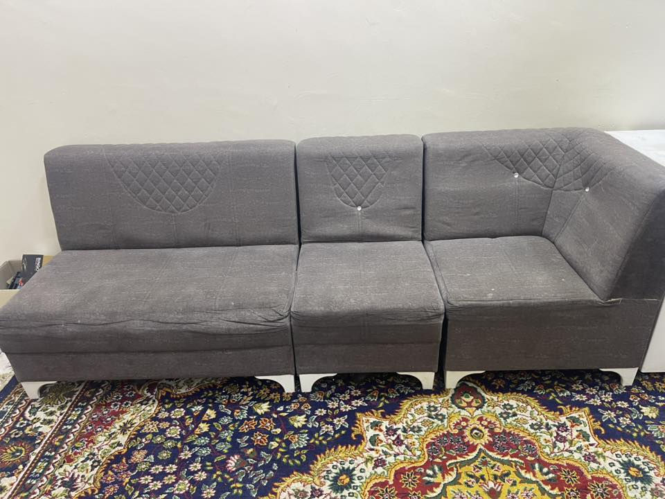 السلام عليكم ديوان للبيع مع الكراسي نضيف جدا السعر ٣٥٠
بابل حي الامام علي قرب المستوصف 
***********
