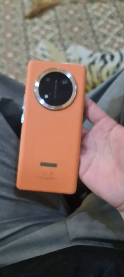 HONOR X9c.      مبايل. ذاكره.   256 ***********    للبيع سعر300بي مجال قليل بي طكه خفيفه بل شاشه.  بطاريه600060 البصرة, العراق
