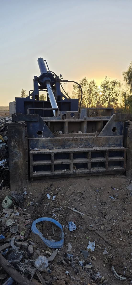 سلام عليكم 
مكبس حديد ايراني _صادقي
قياص180×300
***********
