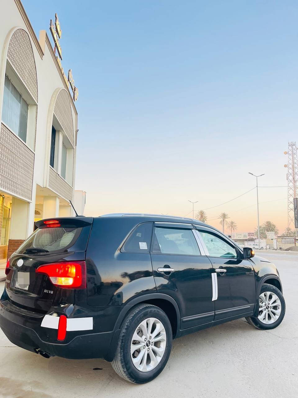 السلام عليكم
 كيه سورنتو وراد امريكي فول و1/1
(6)سلندر 

الموديل (2015) 
 لون اسود الرقم  (بغداد ) 
7راكب 

الموصفات
دخول ذكي بصمه دخول تشغيل بصمه
أشاره بل مرايه المري شفط
أناره لد داخلي ع أربع أبواب 
دوسه ترحيب 
مقاعد جلد تدفه تبريد 
مقاعد كهرباء 
7راكب 
3قطع تبريد
بنرامه
ليت عدسه ولد 
بك ليت شمعه ولد 
حساس امامي حساس خلفي

حادثه فقط بنيد

مصبوغه حزام  جماليه فقط مكفول تكم دواخل شواصي كفاله
السعر 128 وبي مجال بسيط 
لاستفسار اكثر اتصل ***********
